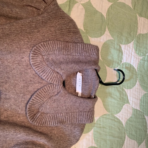 Ganni inspired puffy sleeve knit sweater ❤️ - Picture 3 of 4